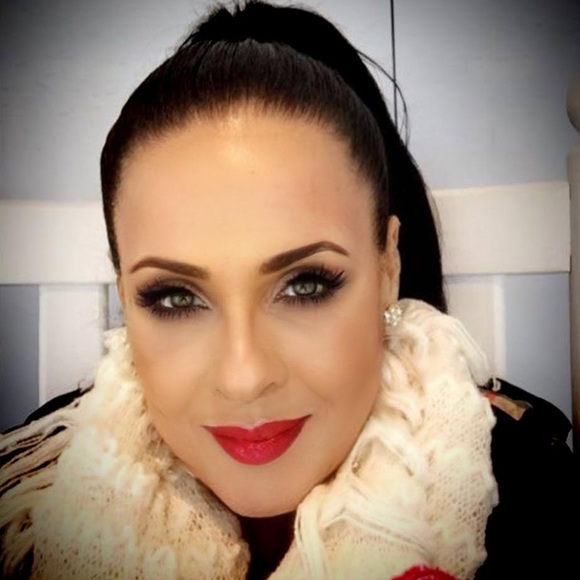 Meet your Posher, Gloria - Picture 4 of 4